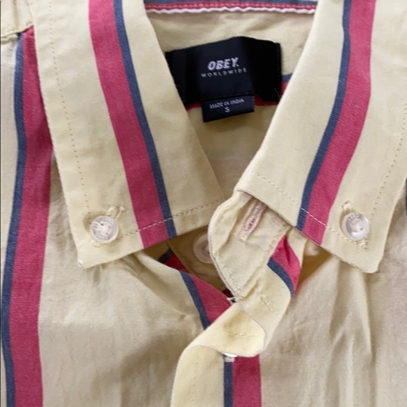Size small men’s short sleeve button down - Picture 3 of 3